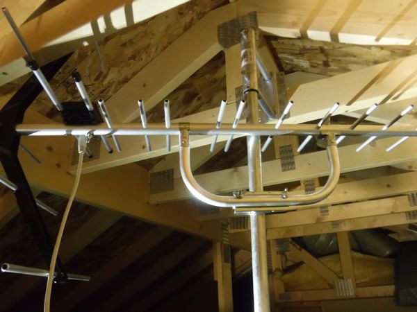 三島市地デジアンテナ屋根裏取付工事